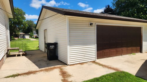 813 8th Ave Sheldon, Iowa 51201